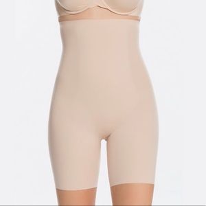 NWOT SPANX OnCore High-Waisted Mid-Thigh Short Size M